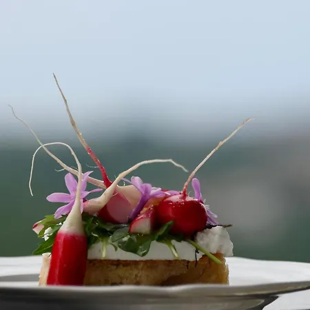 Monte Piccolo Bed & Breakfast *